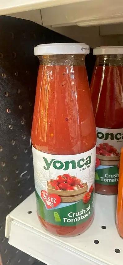 Yonca crushed tomatoes by YONCA