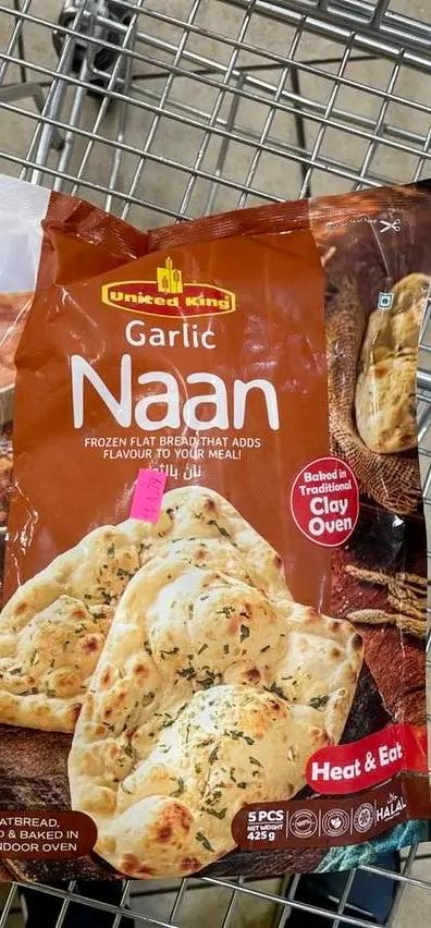 Naan tundouri garlic by Casablanca Mediterranean Food