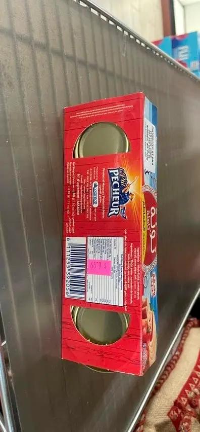 Le piti pecheure whole tuna with tomato by LE
