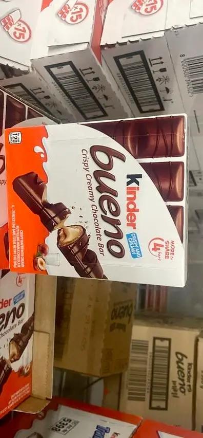 Kinder Bueno Milk Chocolate and Hazelnut Cream, 8 Pack, 4 Individually Wrapped Chocolate Bars, 3 oz Each by KINDER